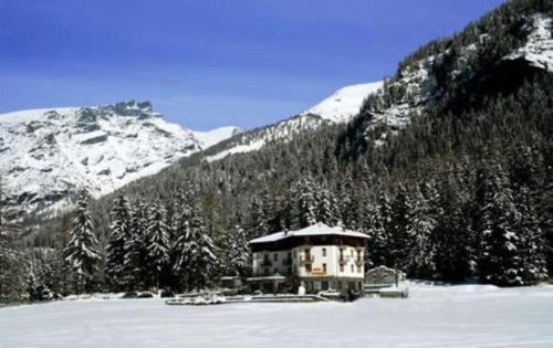 a building in the middle of a snow covered mountain at Hotel Le Campagnol in Champoluc