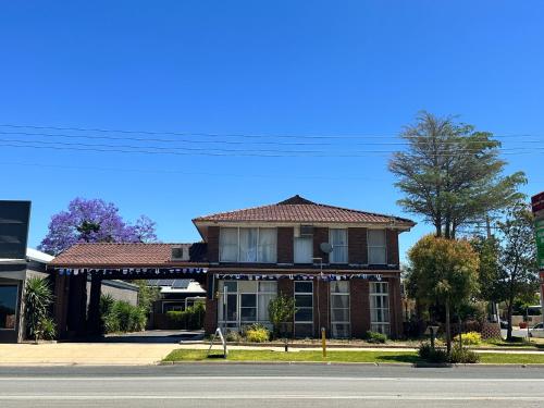 a house on the side of the street at The Shamrock Hotel Balranald in Balranald