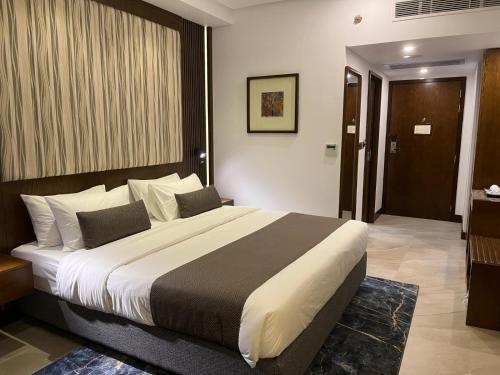 Een bed of bedden in een kamer bij Hotel Windy Terrace