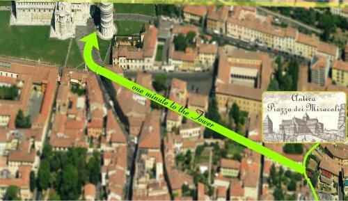 a map of a city with a green arrow at B&B Antica Piazza dei Miracoli in Pisa