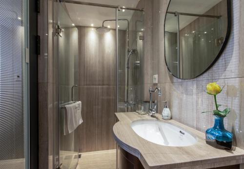 Koupelna v ubytování Hanoi Calista Hotel & Spa