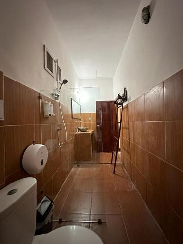 ห้องน้ำของ Tiga Dara Homestay