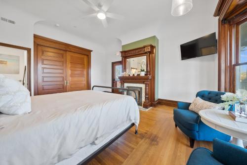 a bedroom with a bed and a table and a chair at The Washington Boutique Hotel in Sandusky