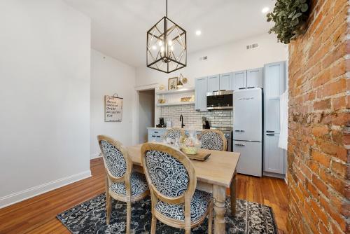 a kitchen and dining room with a table and chairs at The Washington Boutique Hotel in Sandusky
