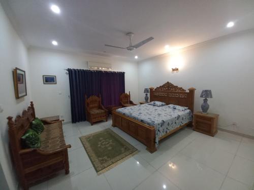 Katil atau katil-katil dalam bilik di DHA 2 Villa, Near Giga Mall, Islamabad