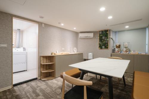 Kuchyň nebo kuchyňský kout v ubytování Hotel attic