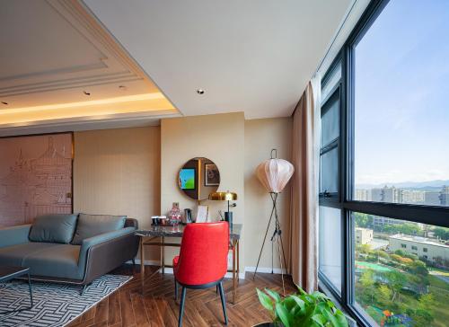 Ein Sitzbereich in der Unterkunft Zhangjiajie Metropolo Hotel