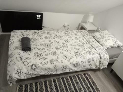 a bedroom with a bed with a laptop on it at WIDOKOVO - Relax, cisza,widoki, sauna & jacuzzi wliczone w cenę in Laski