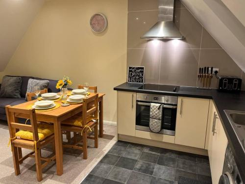 Kuchyň nebo kuchyňský kout v ubytování Central location 2-Bed Apartment in Maidstone