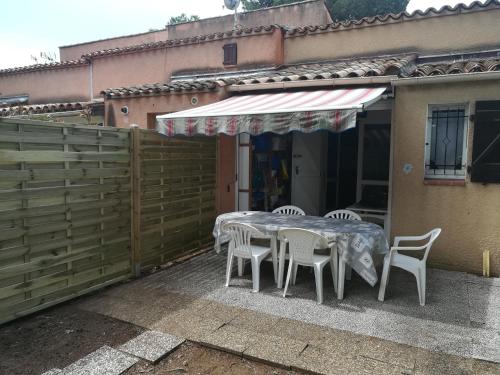 Photo de la galerie de l'établissement 5020 Paradores 56, au Cap d'Agde