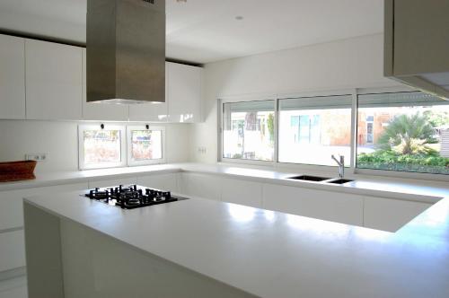 Cuisine ou kitchenette dans l'établissement Onyria Marinha Cascais, Vignette Collection by IHG