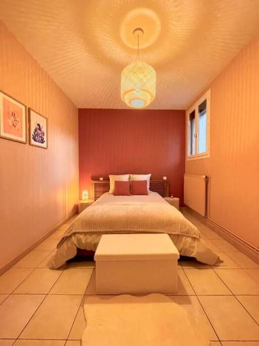 a bedroom with a bed and a table in it at La maisonnette in Montauban