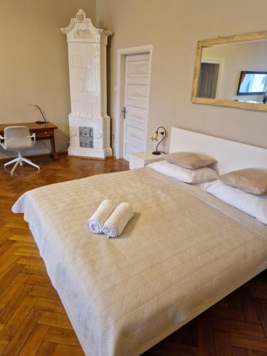 Säng eller sängar i ett rum på Royal Palace from the 14th century - 125 m2