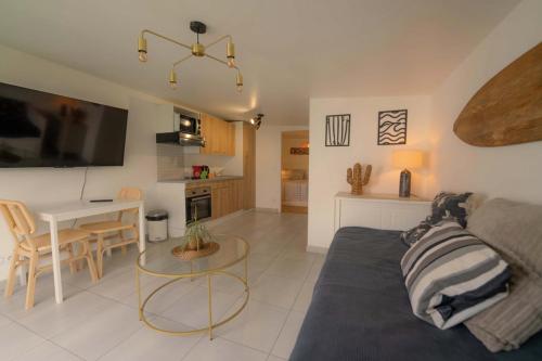Renovated 2-room house with garden