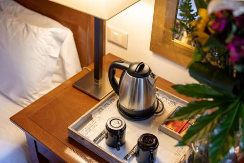 Příslušenství pro přípravu čaje a kávy v ubytování Hotel Venice Resort Airport