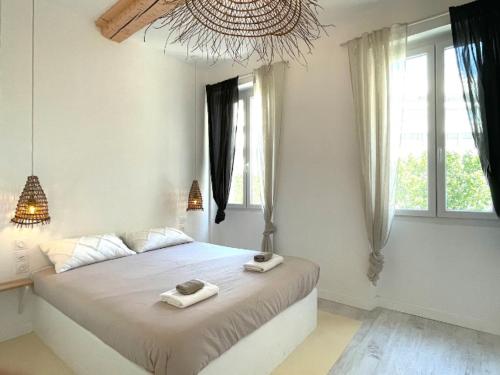 a bedroom with a large bed with two towels on it at LaFrenchCasa Canebière in Marseille