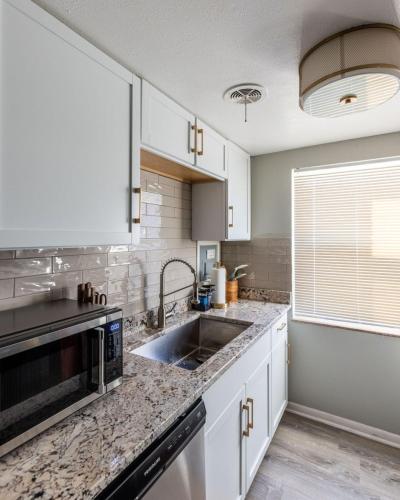 Kuchyň nebo kuchyňský kout v ubytování Maple Heights Oasis - Libby Unit 5