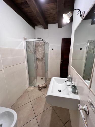 Ένα μπάνιο στο L'Antica Torre Caralis Holiday