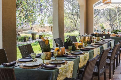 a long table with green tablecloths and napkins at Last Word Madikwe in Madikwe Game Reserve