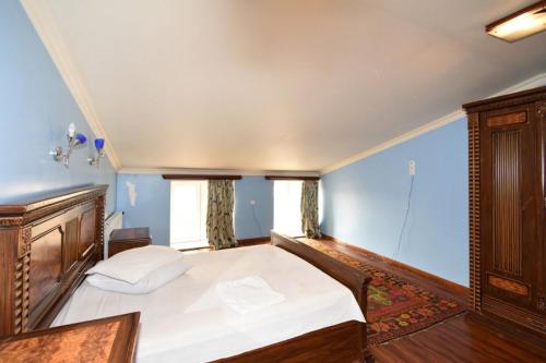 a bedroom with a bed in a room with blue walls at TownHouse with pool in Yerevan