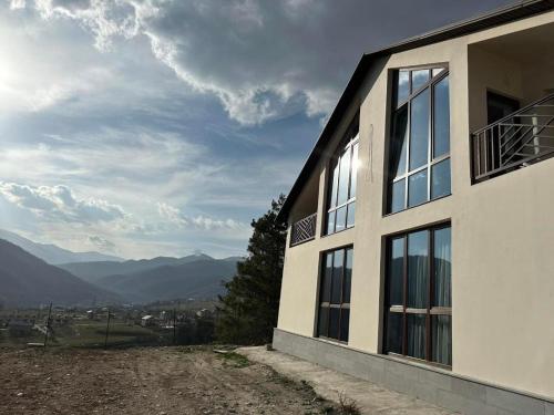 Nespecifikovaný výhled na hory nebo výhled na hory při pohledu z apartmánu