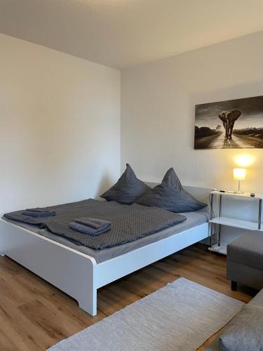 a bedroom with a bed with blue pillows at Residenz am Kurpark - Ferienwohnungen in zentraler Lage I Privatparkplatz in Bad Rothenfelde