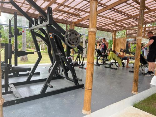Fitness centrum a/nebo fitness zařízení v ubytování Coco Lanta Resort - SHA Extra Plus