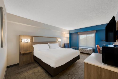 a hotel room with a bed and a television at Holiday Inn Express Hotels- Hampton by IHG in Hampton