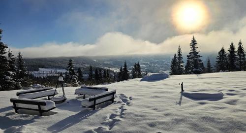 a group of benches sitting on a snow covered mountain at Øyer Fjellstugu in Øyer