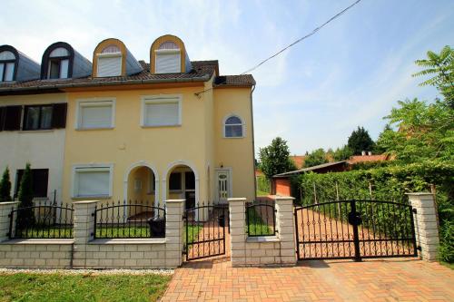 FausztLand Apartments