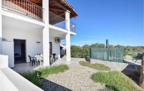 2 Bedroomstunning Apartment In Bari Sardo Loc, Torre