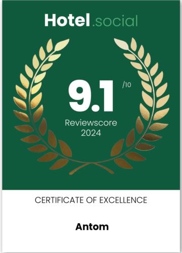 une couronne de laurier avec le symbole de la neuvième célébration sociale dans l'établissement Antom, à Berck-sur-Mer