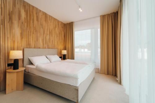 Ένα ή περισσότερα κρεβάτια σε δωμάτιο στο Hotel ARCHE Fabryka Samolotów w Mielnie