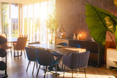 a dining room with a table and chairs at ELITE LUXURY BOUTIQUE in Fier