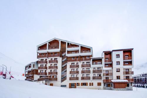 a building on top of a snow covered slope at Vacancéole - Le Borsat IV in Tignes