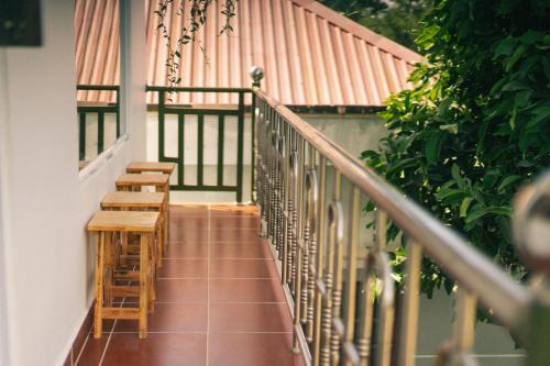 Balkón nebo terasa v ubytování Phòng Măng Cụt (Mangosteen room) - Nhà Mơ Homestay Bến Tre