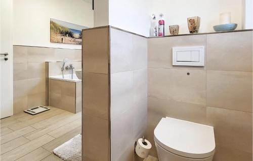 3 Bedroom Cozy Home In Langlau tesisinde bir banyo
