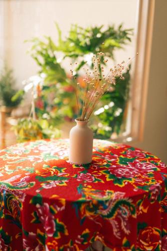 a table with a vase on top of a table at Entire Second Floor - Nguyên Tầng 2 - Nhà Mơ Homestay Bến Tre in Ben Tre