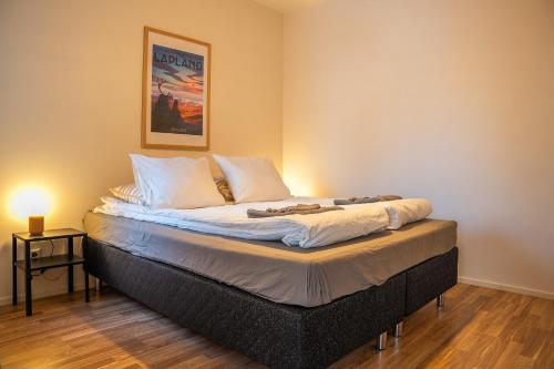 Postel nebo postele na pokoji v ubytování Arctic City Base: 2-room Cozy Apartment
