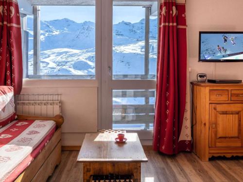 Appartement rénové style montagnard, 4 pers, balcon sud, skis aux pieds, centre Val Thorens