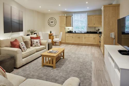 Castle Retreat Apartment near train station and parking