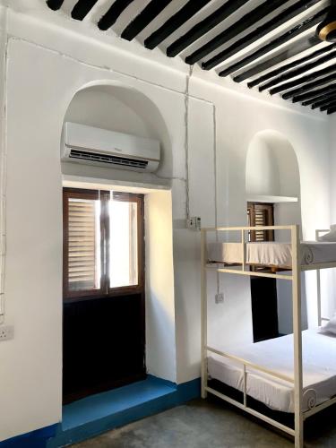 Postel nebo postele na pokoji v ubytování STONE TOWN RAFIKI HOSTEL