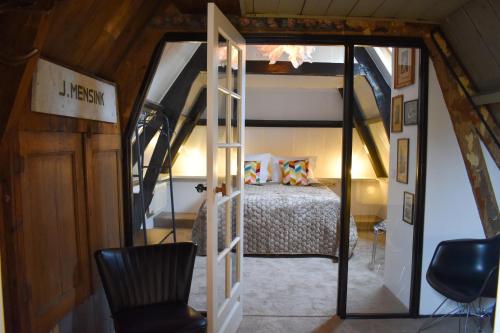 Tempat tidur susun dalam kamar di Sfeervol appartement 'Le Boulanger' in Franeker.