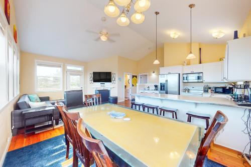 a kitchen and living room with a table and chairs at The Yellow Rose House in Lincoln City
