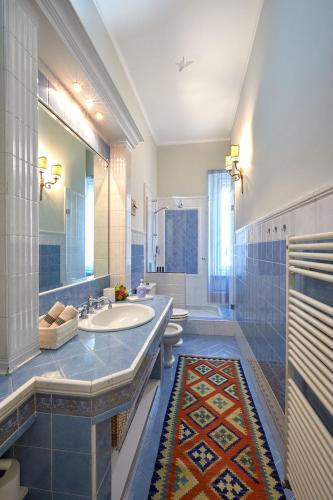 a bathroom with a sink and two toilets at Esclusivo 100MQ Vista Mole in Turin