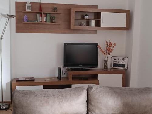 TV o dispositivi per l'intrattenimento presso Confortable Apartamento * La Marina de Valencia