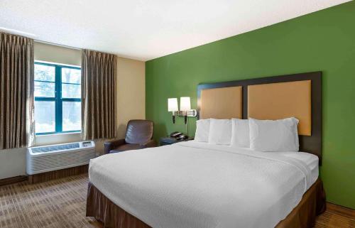 a bedroom with a large bed and a green wall at Extended Stay America Suites - Boise - Airport in Boise