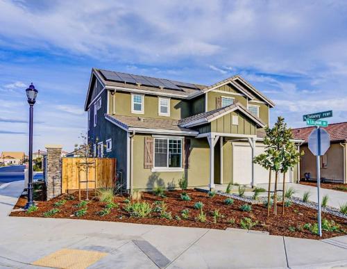 Φωτογραφία από το άλμπουμ του Minimum Three months rental Stunning Lake home close to Bart, Marina, Boating σε Oakley