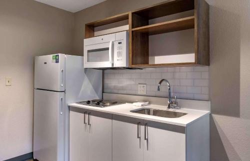 Кухня или мини-кухня в Extended Stay America Premier Suites - Seattle - Bellevue - Downtown
