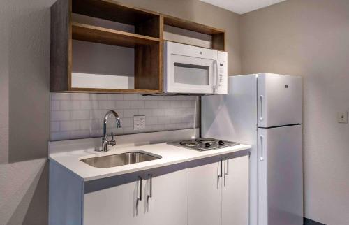 Кухня или мини-кухня в Extended Stay America Premier Suites - Seattle - Bellevue - Downtown
